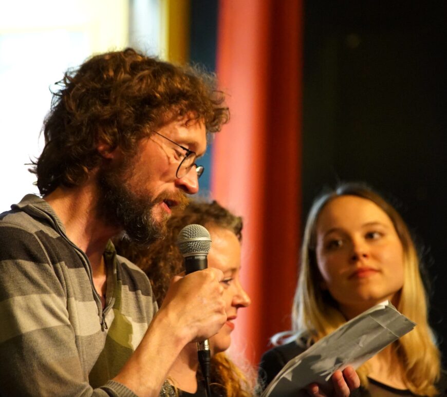 Rémi Prin s'adresse au micro lors de l'inauguration du nouveau Théâtre du Troisième Type, les 3T, à Saint-Denis, le 22 mai 2024.