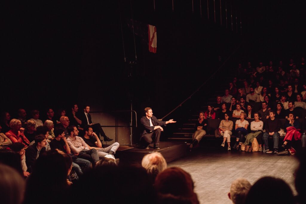 L'abolition des privilèges, de Hugues Duchêne, un spectacle politique au festival off d'avignon
