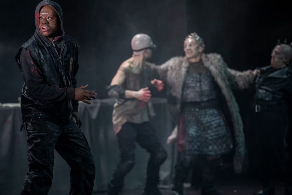 Anthony Martine dans Makbeth, du Munstrum Théâtre