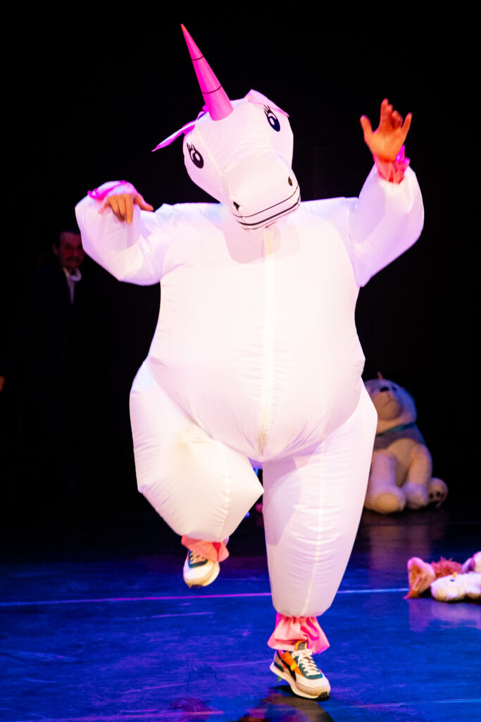 L'Arrière-Pays, des Trois points de suspension