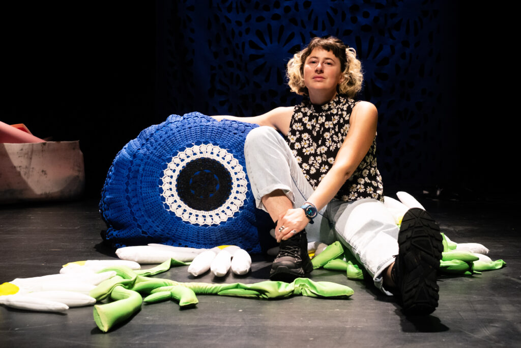 Pamina de Coulon, son pouf en forme d'oeil, dans Maledizione