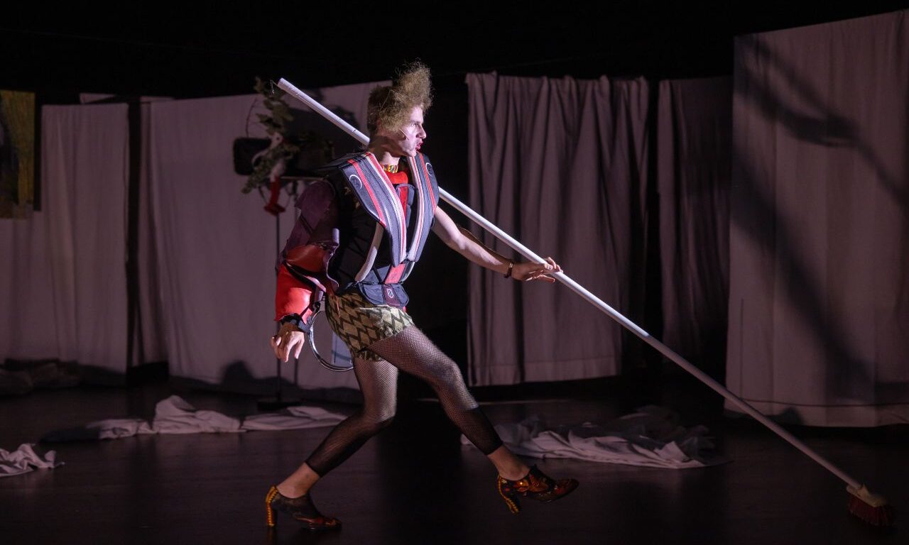 DAINAS, de Dimitri Doré & Jonathan Capdevielle